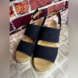 Life Stride Navy wedge sandals. Size 10 NWT